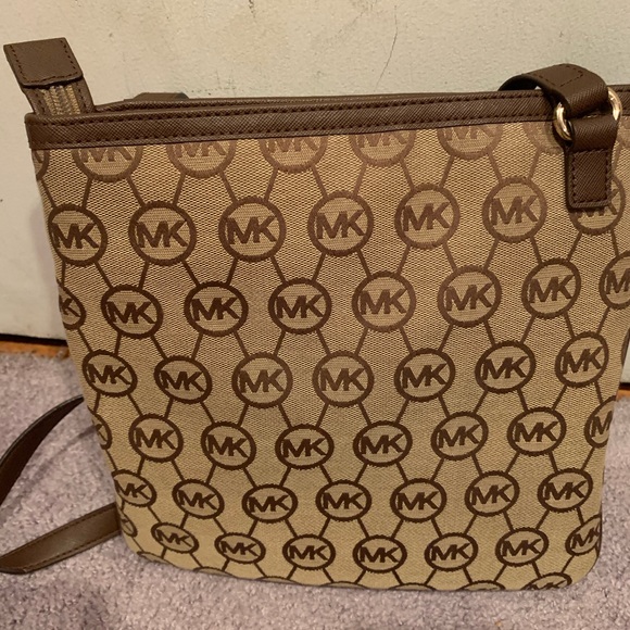 Michael Kors crossbody - Picture 3 of 3